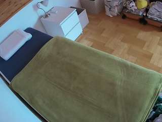 voyeurcam-julmodels-greybed-1