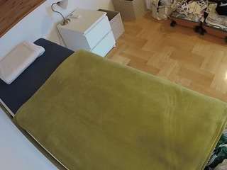 Acest model este live acum. voyeurcam-julmodels-greybed-1