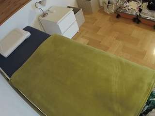 voyeurcam-julmodels-greybed-1