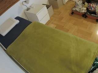 Acest model este live acum. voyeurcam-julmodels-greybed-1