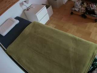 voyeurcam-julmodels-greybed-1