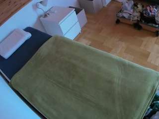 voyeurcam-julmodels-greybed-1