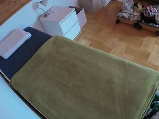voyeurcam-julmodels-greybed-1