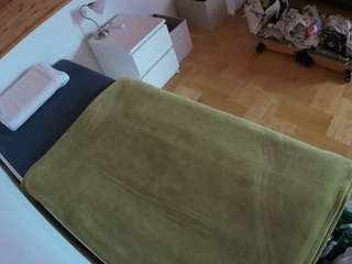 voyeurcam-julmodels-greybed-1
