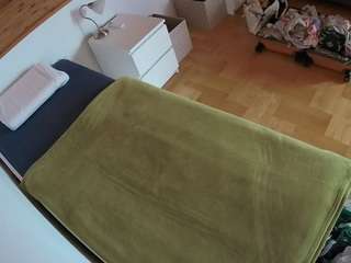 voyeurcam-julmodels-greybed-1