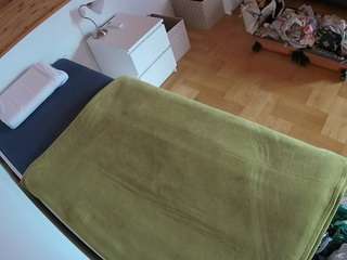 voyeurcam-julmodels-greybed-1