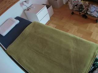 voyeurcam-julmodels-greybed-1