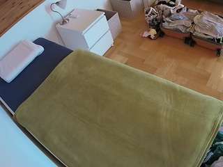 voyeurcam-julmodels-greybed-1