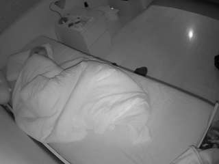 voyeurcam-julmodels-greybed-1
