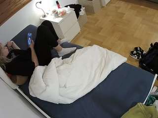 voyeurcam-julmodels-greybed-1