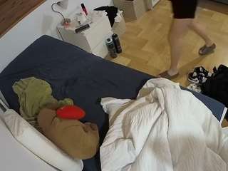 voyeurcam-julmodels-greybed-1