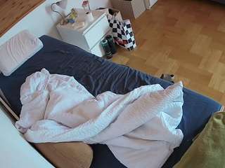 voyeurcam-julmodels-greybed-1