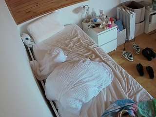 voyeurcam-julmodels-greybed-1