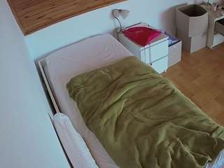 voyeurcam-julmodels-greybed-1