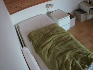 voyeurcam-julmodels-greybed-1