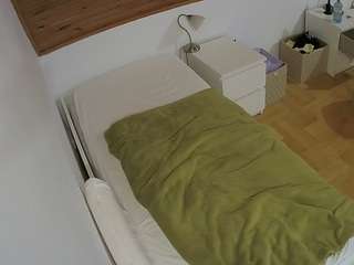 voyeurcam-julmodels-greybed-1