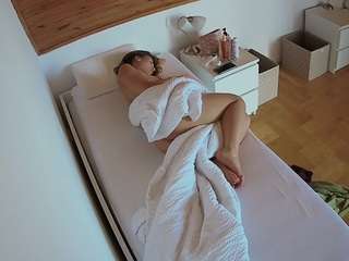 voyeurcam-julmodels-greybed-1