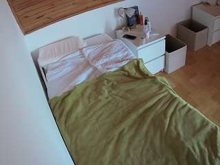 voyeurcam-julmodels-greybed-1 Sex Cam Show