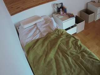 voyeurcam-julmodels-greybed-1 Sex Cam Show