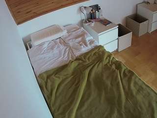 voyeurcam-julmodels-greybed-1