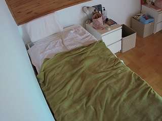 voyeurcam-julmodels-greybed-1