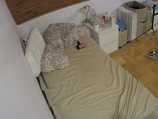 voyeurcam-julmodels-greybed-1 Sex Cam Show