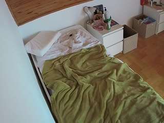 voyeurcam-julmodels-greybed-1