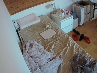 voyeurcam-julmodels-greybed-1