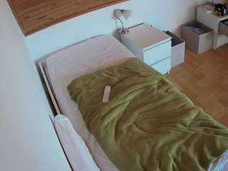 voyeurcam-julmodels-greybed-1 live webcam show