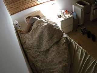 voyeurcam-julmodels-greybed-1