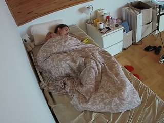 voyeurcam-julmodels-greybed-1
