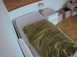 voyeurcam-julmodels-greybed-1