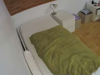 voyeurcam-julmodels-greybed-1