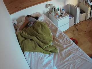 voyeurcam-julmodels-greybed-1