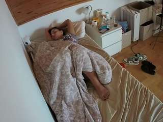 voyeurcam-julmodels-greybed-1