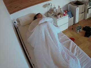 voyeurcam-julmodels-greybed-1