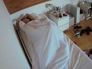 voyeurcam-julmodels-greybed-1