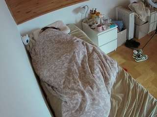voyeurcam-julmodels-greybed-1