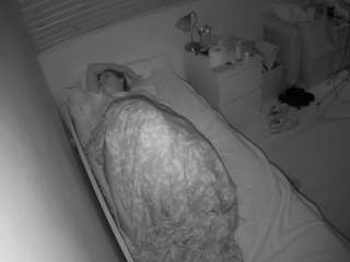 voyeurcam-julmodels-greybed-1