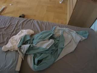 voyeurcam-julmodels-greybed-2 CamXperience