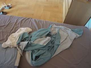 Voyeurcam-julmodels-greybed-2