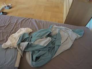 Voyeurcam-julmodels-greybed-2