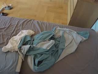 voyeurcam-julmodels-greybed-2 webcam