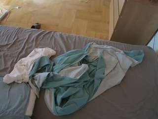 Cam4 Frauen camsoda voyeurcam-julmodels-greybed-2