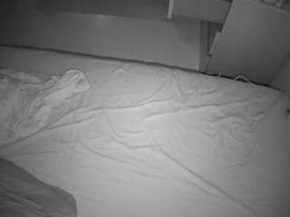 Skda camsoda voyeurcam-julmodels-greybed-2