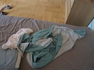 Dannygirl Cam Model camsoda voyeurcam-julmodels-greybed-2