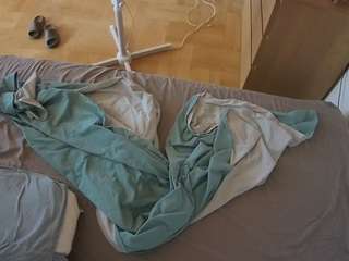 Xbobbiesworld camsoda voyeurcam-julmodels-greybed-2