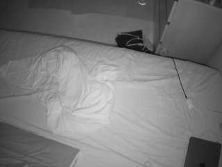 Cam Models Web camsoda voyeurcam-julmodels-greybed-2