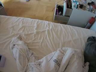 voyeurcam-julmodels-greybed-2