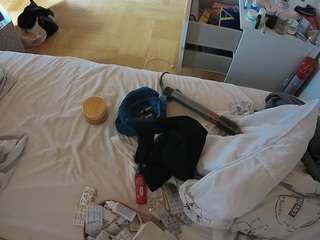 voyeurcam-julmodels-greybed-2